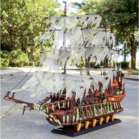 The Flying Dutchman - De Vliegende Hollander - Pirates of the Caribbean Boot Schip Ship Creator Technic Bouwpakket - 3653 Bouwstenen! Bouwset / Disney - Davey Jones - Jack Sparrow / Toy Brick Lighting® | Lego® Compatible